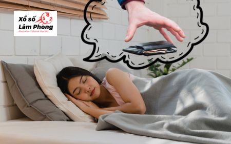 Mơ thấy nhặt được tiền trong nhà