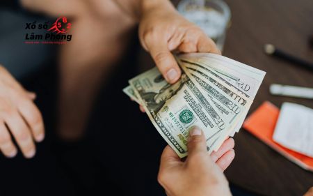 Điềm báo giấc mơ thấy cho tiền người lạ