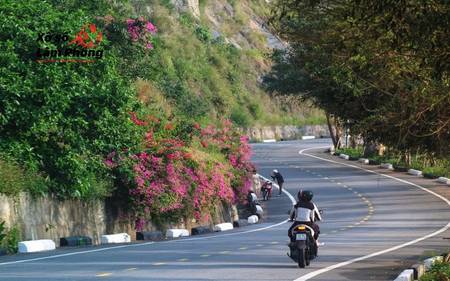 Chạy xe máy cùng người thân trong mơ có thể là điềm báo về sự gần gũi và tình cảm vững bền