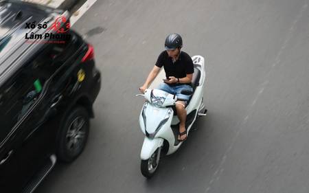 Nằm mơ thấy mình chạy xe máy trong nghĩa trang – một giấc mơ đầy tâm linh